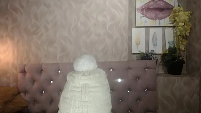 EmmaCowperr online show from January 8, 4:29 am