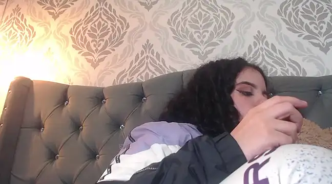 EmmaCowperr online show from March 6, 7:10 pm