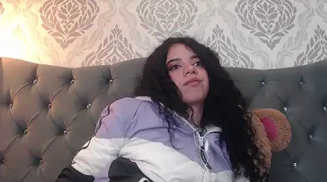 EmmaCowperr online show from March 6, 4:07 pm