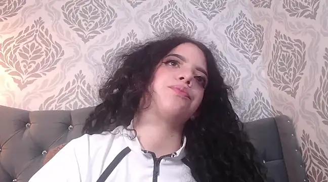 EmmaCowperr online show from March 13, 6:45 pm