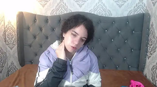 EmmaCowperr online show from March 12, 11:32 am