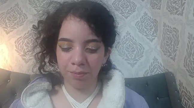 EmmaCowperr online show from March 21, 9:01 pm