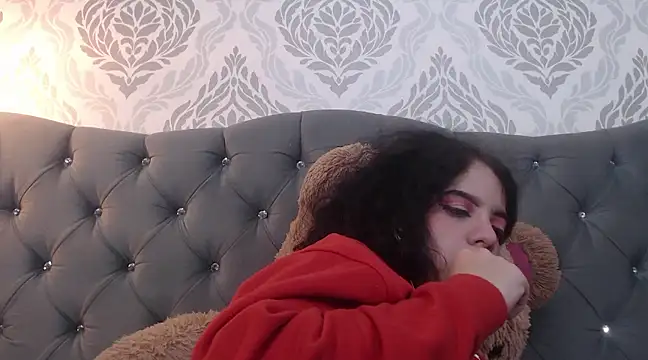 EmmaCowperr online show from March 11, 12:00 am