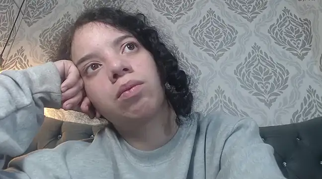 EmmaCowperr online show from March 22, 11:53 pm