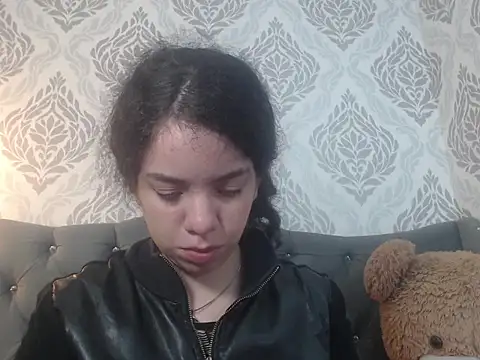 EmmaCowperr online show from March 18, 11:55 am