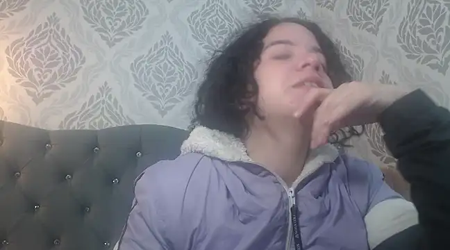 EmmaCowperr online show from March 21, 11:44 am