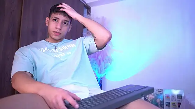 Snapshot of Josep_Davies chatting on December 21, 7:37 pm Josep Davies online show from December 21, 7:37 pm