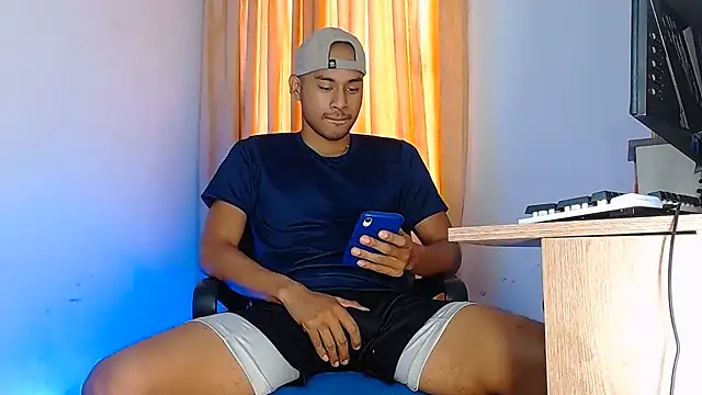 Snapshot of DanteSantoro chatting on July 9, 9:14 pm DanteSantoro online show from July 9, 9:14 pm