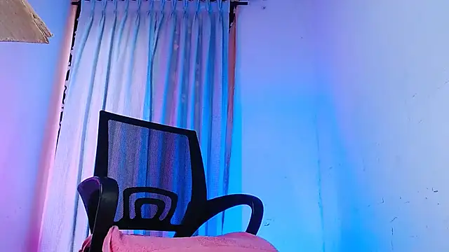 Snapshot of DanteSantoro chatting on February 21, 1:02 pm DanteSantoro online show from February 21, 1:02 pm