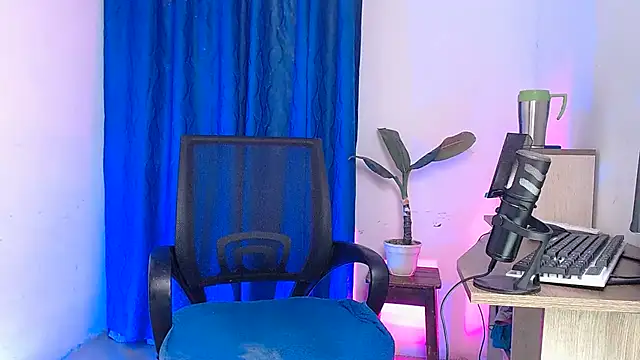 Snapshot of DanteSantoro chatting on July 15, 12:45 pm DanteSantoro online show from July 15, 12:45 pm