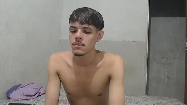 Snapshot of MicaelRian69 chatting on May 14, 10:18 pm MicaelRian69 online show from May 14, 10:18 pm