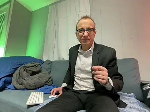 mouser21212 online show from March 15, 7:09 am