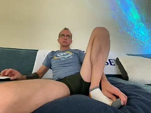 mouser21212 online show from July 4, 11:42 pm