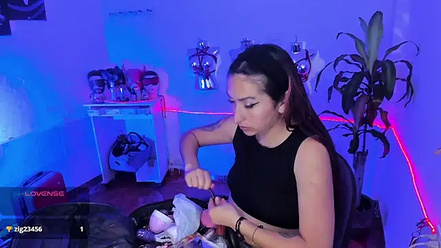 LucyStrike  online show from July 18, 2:09 am