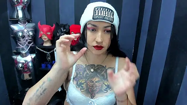 Snapshot of LucyStrike_ chatting on January 31, 3:09 am LucyStrike online show from January 31, 3:09 am
