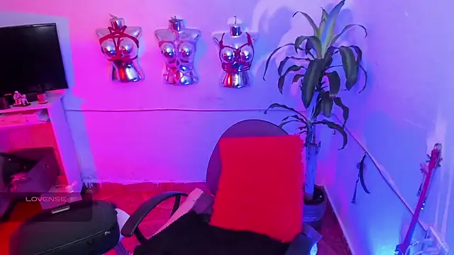 LucyStrike  online show from June 15, 10:31 pm