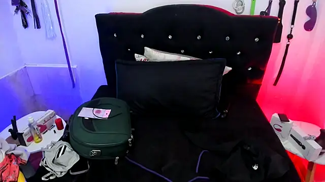 LucyStrike  online show from December 3, 12:23 am