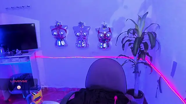 LucyStrike  online show from June 26, 2:06 am