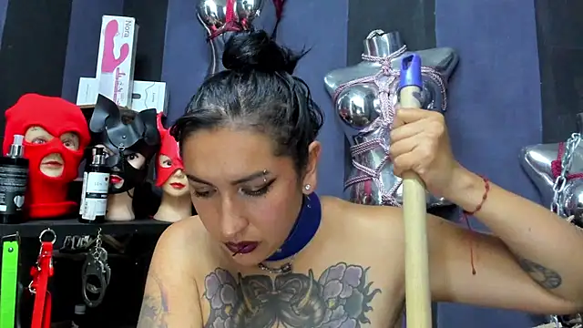 Snapshot of LucyStrike_ chatting on March 1, 1:43 am LucyStrike online show from March 1, 1:43 am