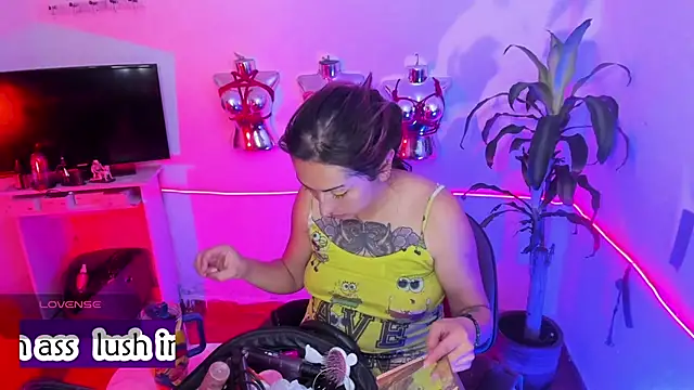 LucyStrike  online show from June 25, 1:47 am