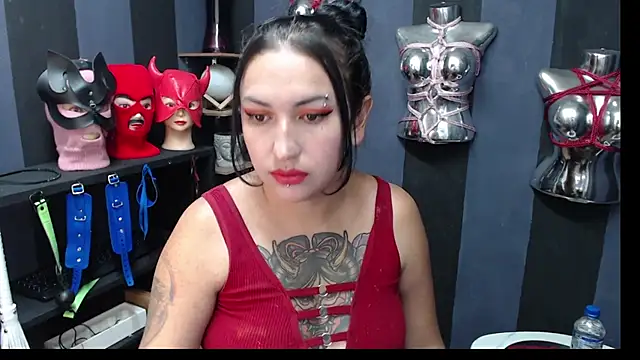 Snapshot of LucyStrike_ chatting on January 20, 2:53 am LucyStrike online show from January 20, 2:53 am