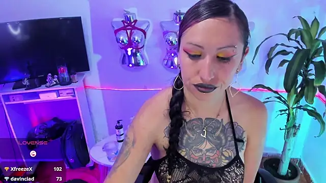 LucyStrike  online show from May 19, 1:56 am