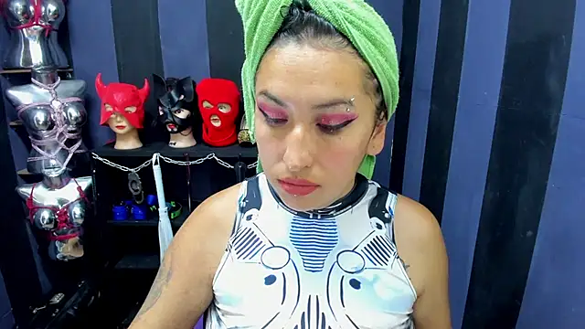 Snapshot of LucyStrike_ chatting on February 1, 3:19 am LucyStrike online show from February 1, 3:19 am
