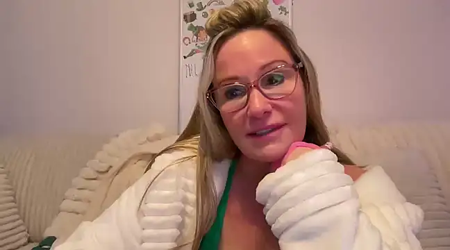 Snapshot of Milf_Goddess chatting on March 9, 9:46 am Milf Goddess online show from March 9, 9:46 am