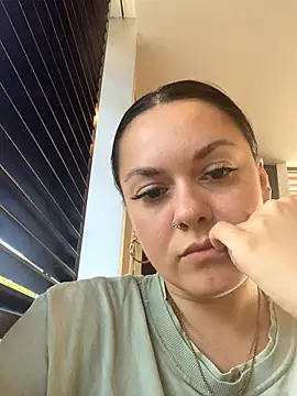 Snapshot of Luccreccia_ chatting on October 4, 9:22 am Luccreccia online show from October 4, 9:22 am