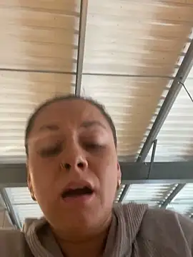 Snapshot of Luccreccia_ chatting on November 2, 10:20 am Luccreccia online show from November 2, 10:20 am