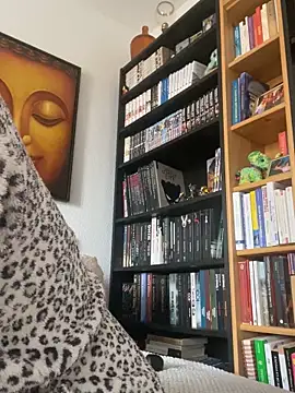 Snapshot of Luccreccia_ chatting on November 4, 9:57 am Luccreccia online show from November 4, 9:57 am