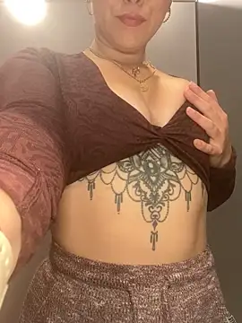 Snapshot of Luccreccia_ chatting on November 24, 9:09 am Luccreccia online show from November 24, 9:09 am