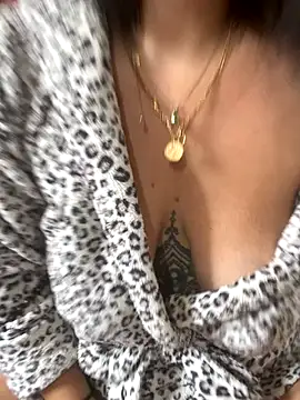 Snapshot of Luccreccia_ chatting on October 18, 9:11 am Luccreccia online show from October 18, 9:11 am