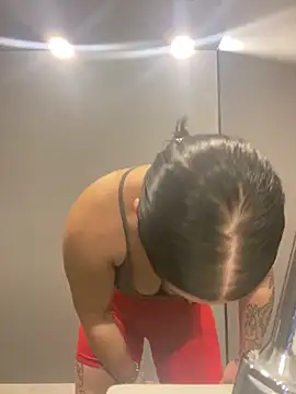 Snapshot of Luccreccia_ chatting on December 19, 2:52 pm Luccreccia online show from December 19, 2:52 pm