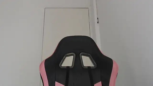 Snapshot of Emily_Guerra1 chatting on February 27, 3:15 pm Emily Guerra1 online show from February 27, 3:15 pm