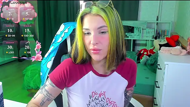 folinskayyya online show from July 18, 6:33 am