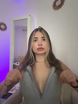 Ashleyjenner  online show from February 6, 2:40 am