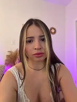 Ashleyjenner  online show from April 12, 2:31 pm