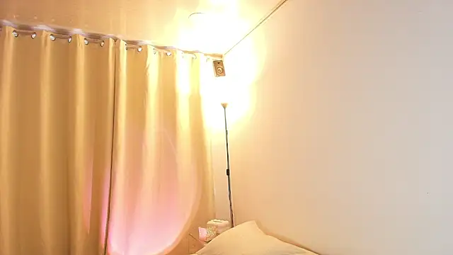 Snapshot of Evelyn_Bennett chatting on November 16, 5:17 pm Evelyn Bennett online show from November 16, 5:17 pm