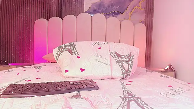 hot dione online show from March 26, 7:12 pm