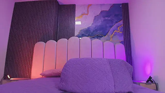 hot dione online show from March 12, 7:18 pm