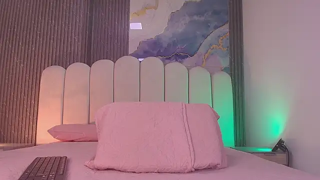 hot dione online show from March 17, 7:17 pm