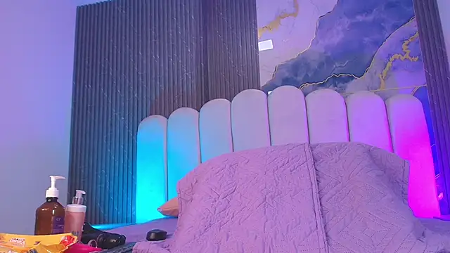 Snapshot of hot_dione chatting on December 4, 7:13 pm hot dione online show from December 4, 7:13 pm