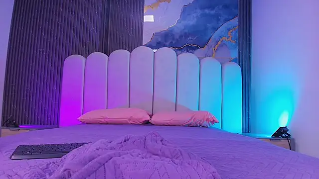 hot dione online show from March 27, 7:15 pm