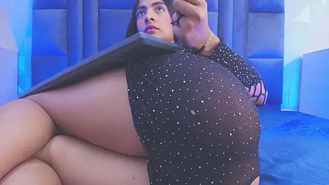 Snapshot of hot_dione chatting on October 22, 7:13 pm hot dione online show from October 22, 7:13 pm