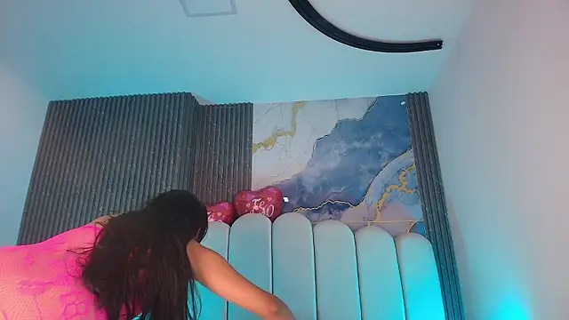 hot dione online show from February 19, 7:22 pm