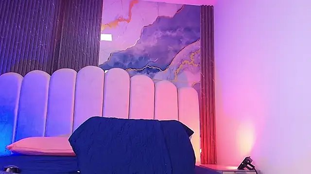 hot dione online show from April 9, 7:20 pm