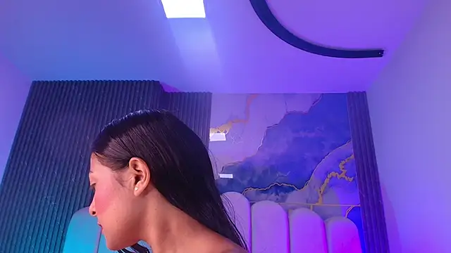 hot dione online show from April 15, 7:18 pm