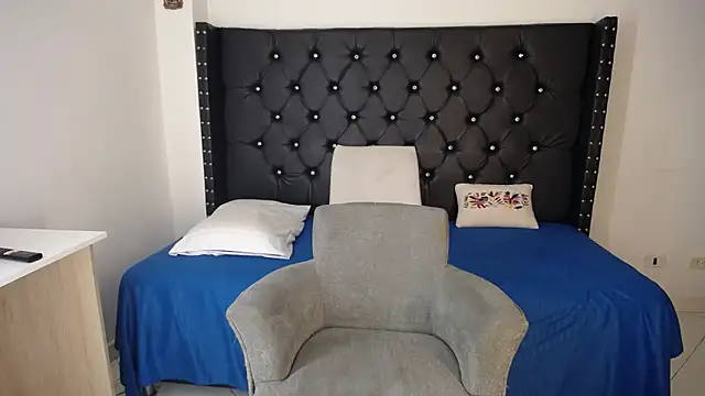 Snapshot of renata_salinas_1 chatting on April 22, 8:37 pm renata salinas 1 online show from April 22, 8:37 pm