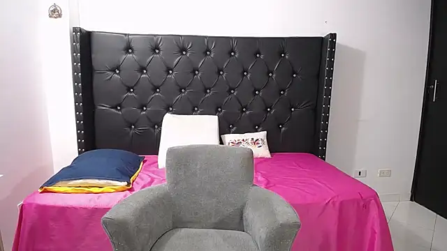 renata salinas 1 online show from March 4, 9:33 pm